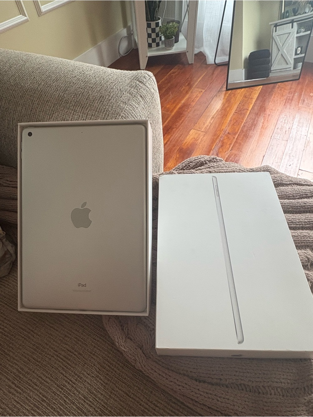 Apple iPad Silver with Original Box